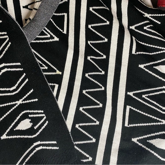 Hooded Open Poncho/Cape Relaxed Fit One Size Black & White Cabincore Boho Style - Picture 6 of 9